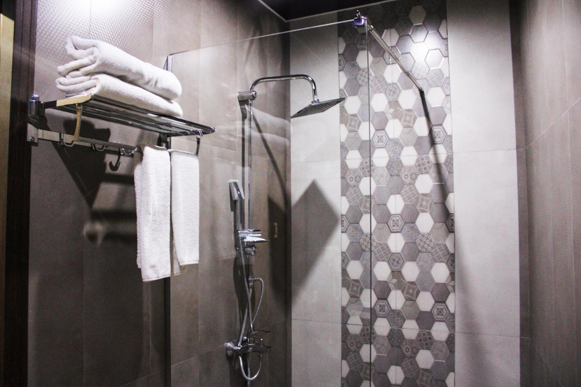 Tserovani 7 Rooms Hotel מראה חיצוני תמונה