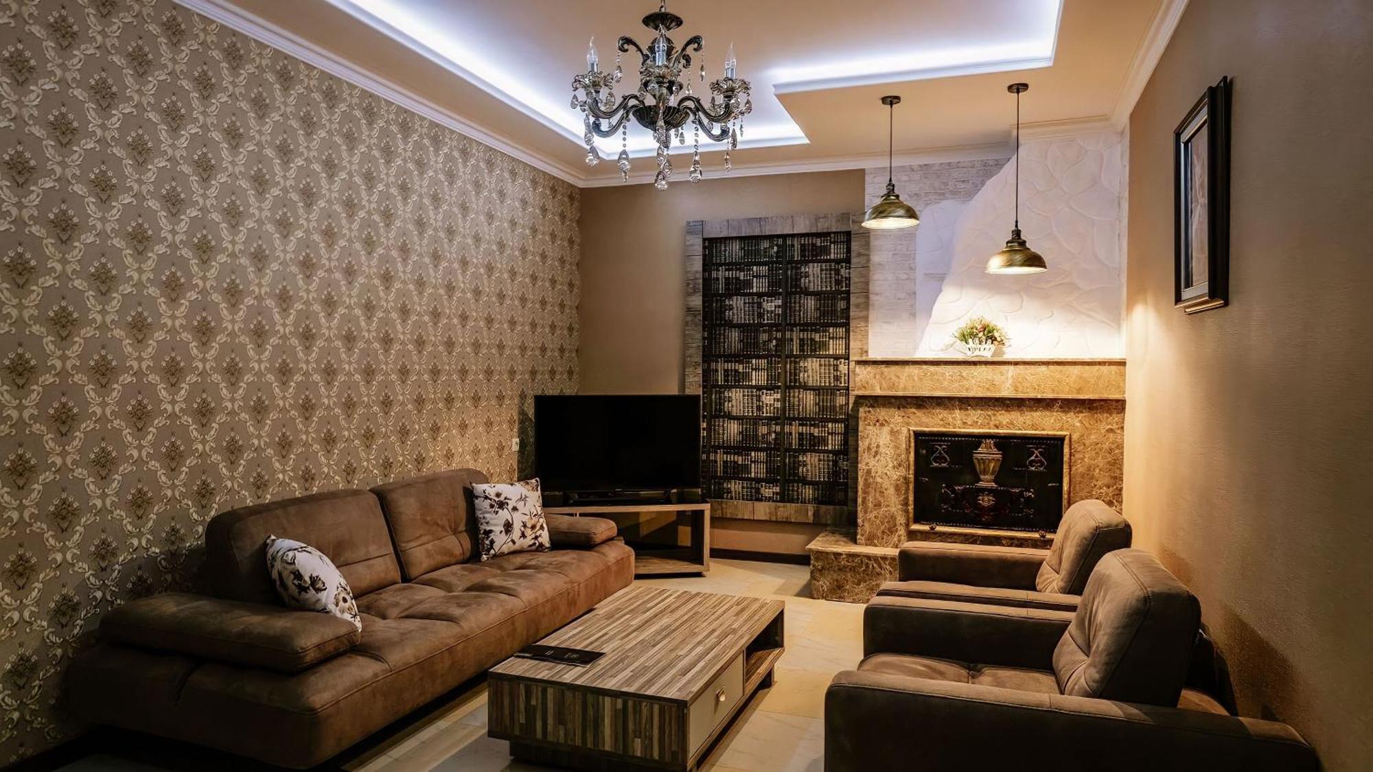Tserovani 7 Rooms Hotel מראה חיצוני תמונה