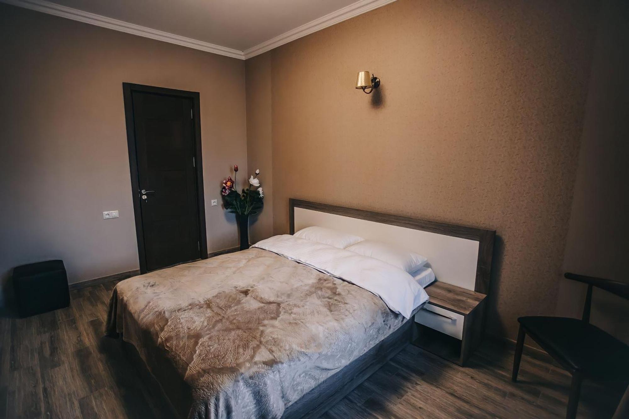 Tserovani 7 Rooms Hotel מראה חיצוני תמונה